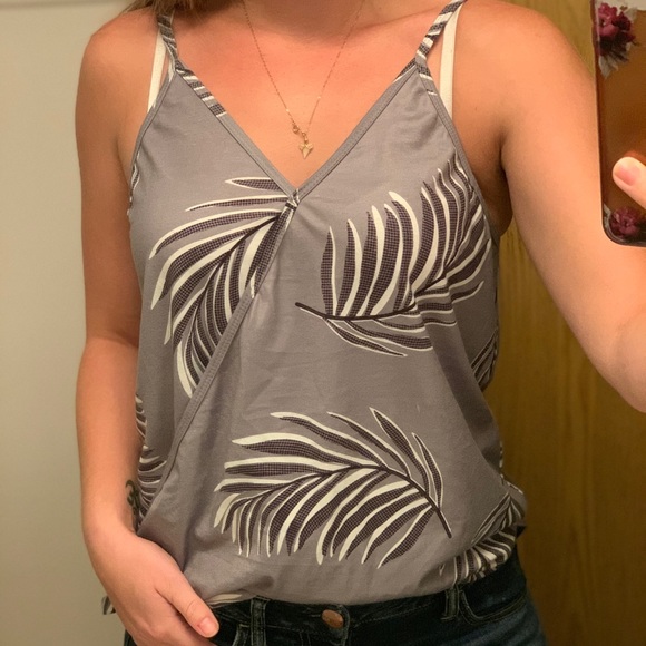 Grey palm tank - Picture 2 of 3